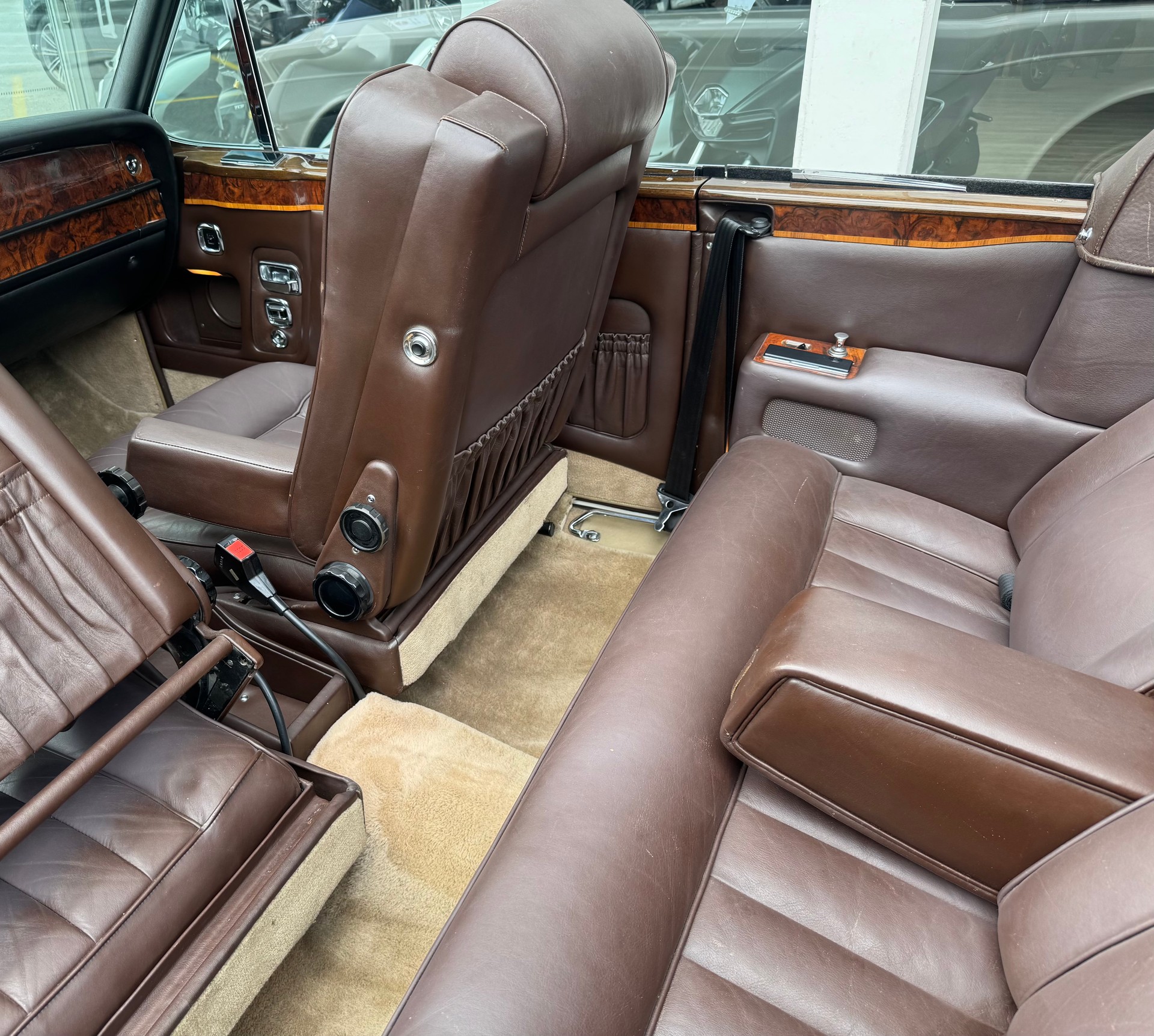 ROLLS-ROYCE Corniche Cabrio-image-16