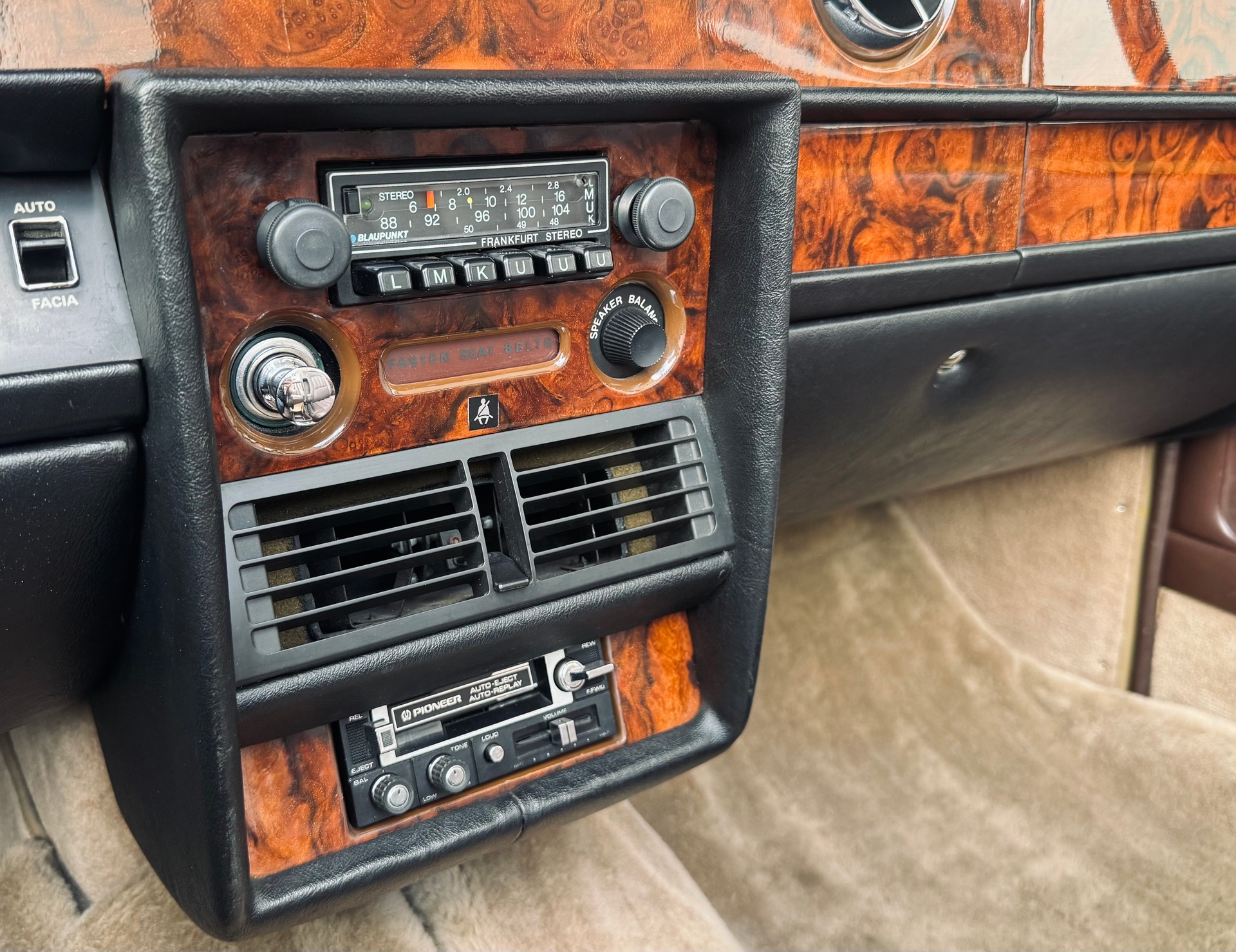 ROLLS-ROYCE Corniche Cabrio-image-24