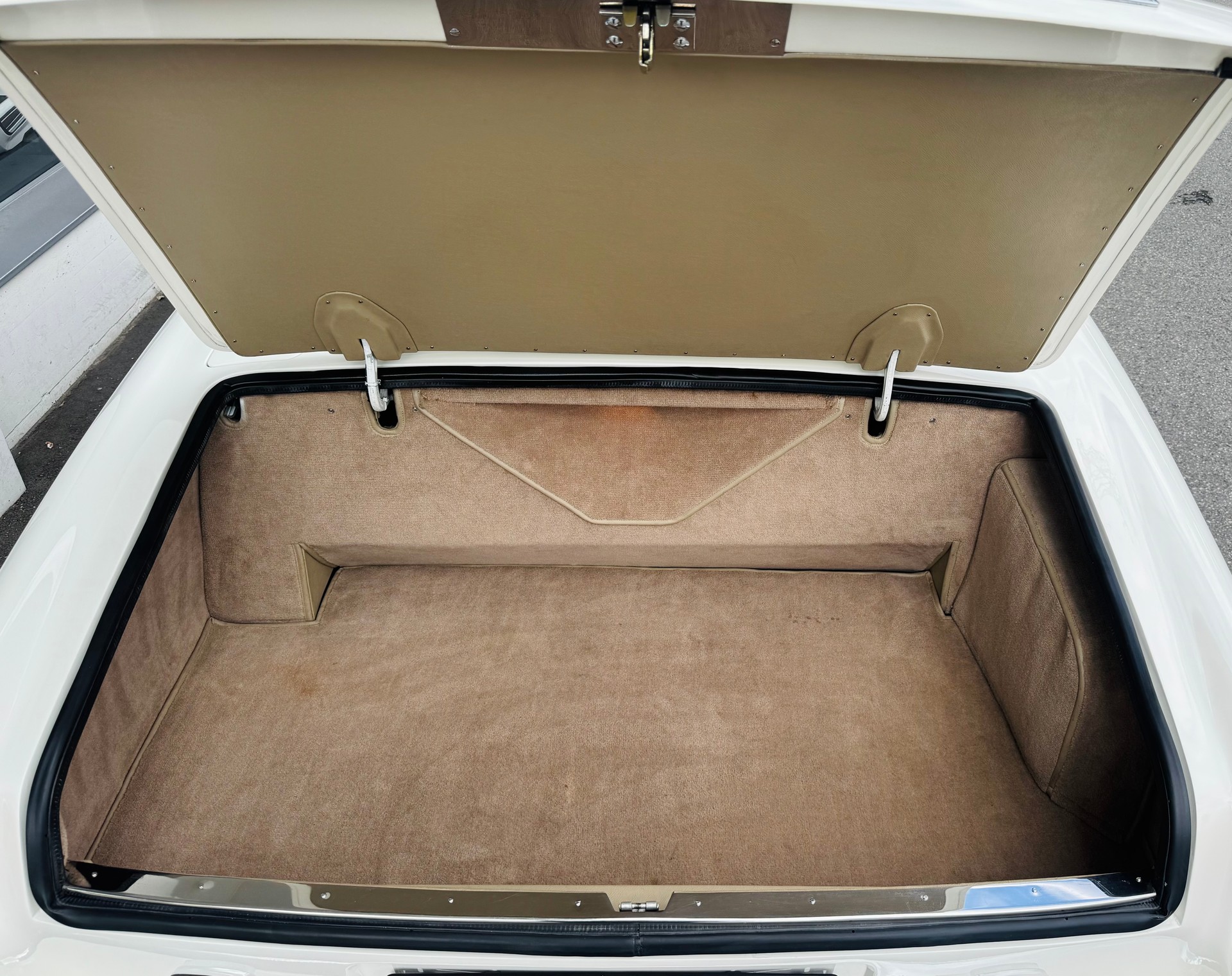 ROLLS-ROYCE Corniche Cabrio-image-18