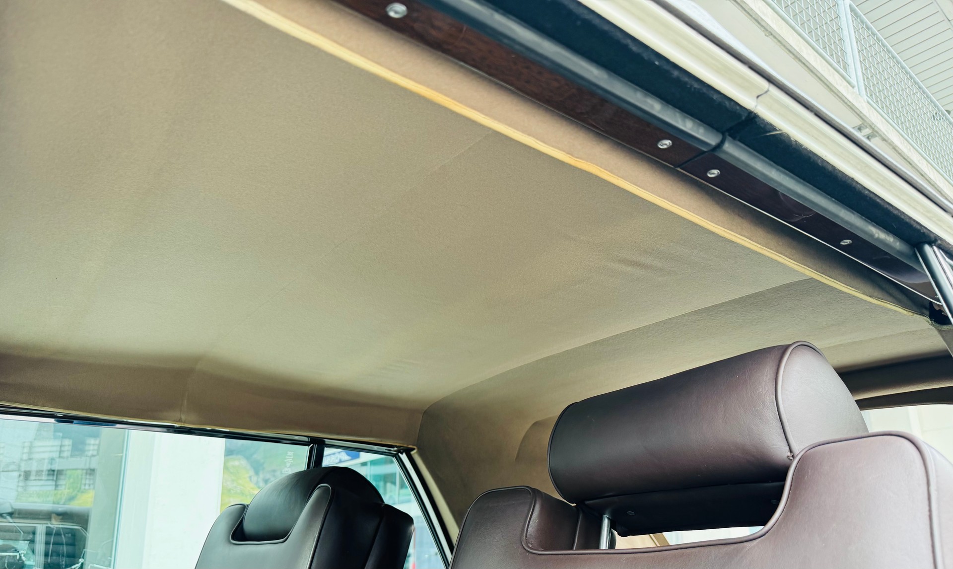 ROLLS-ROYCE Corniche Cabrio-image-26