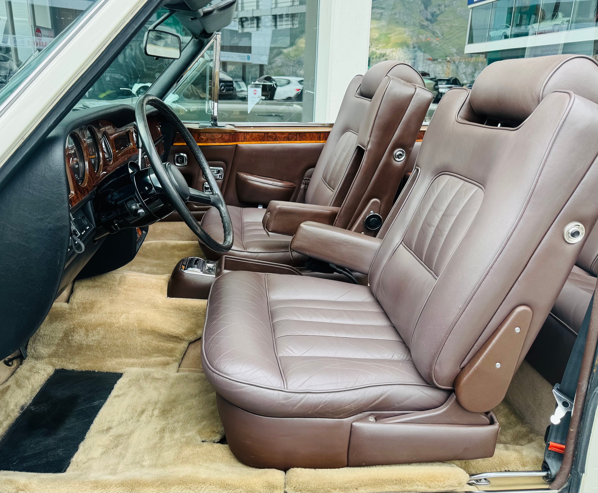 ROLLS-ROYCE Corniche Cabrio-image-14