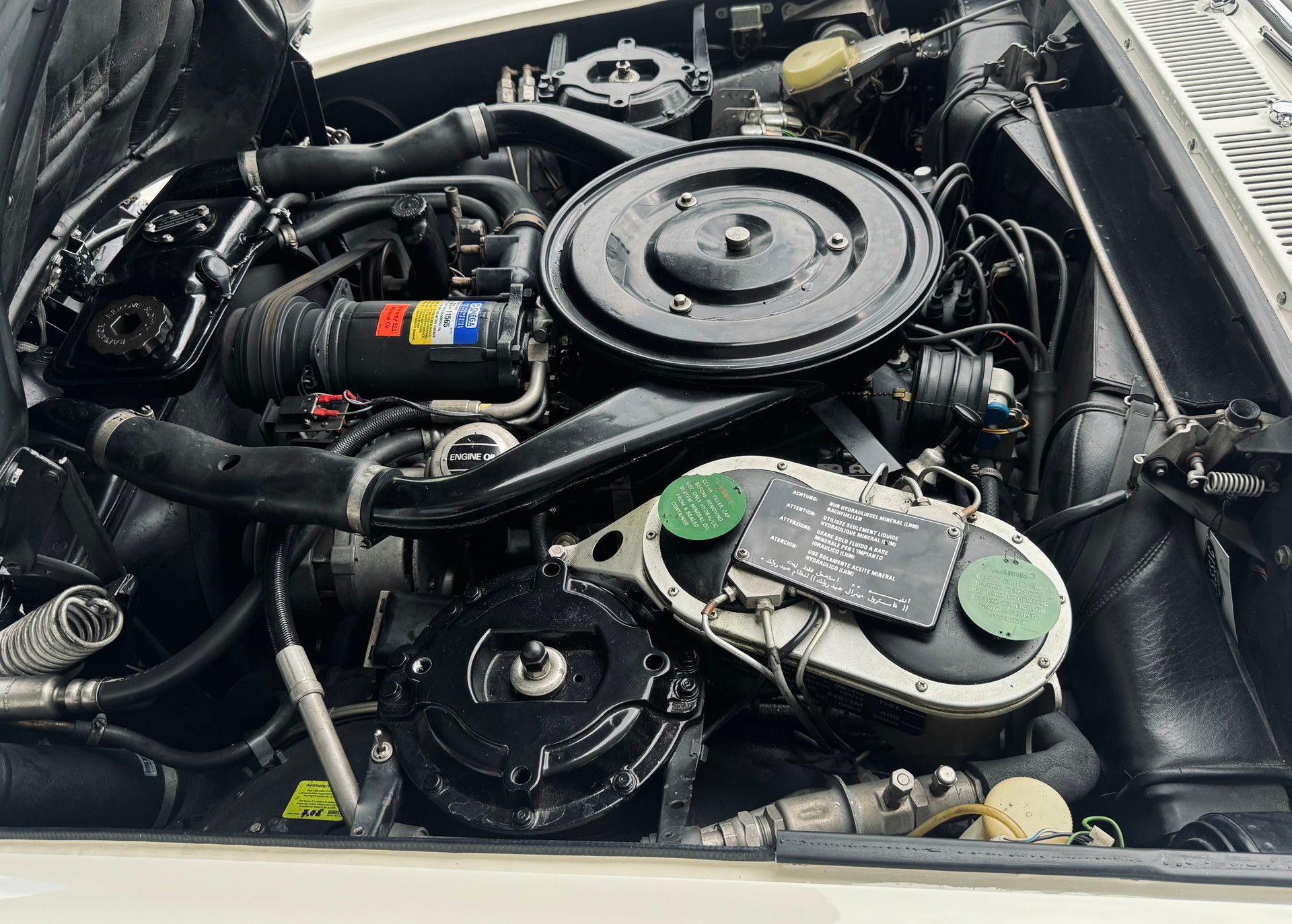 ROLLS-ROYCE Corniche Cabrio-image-28