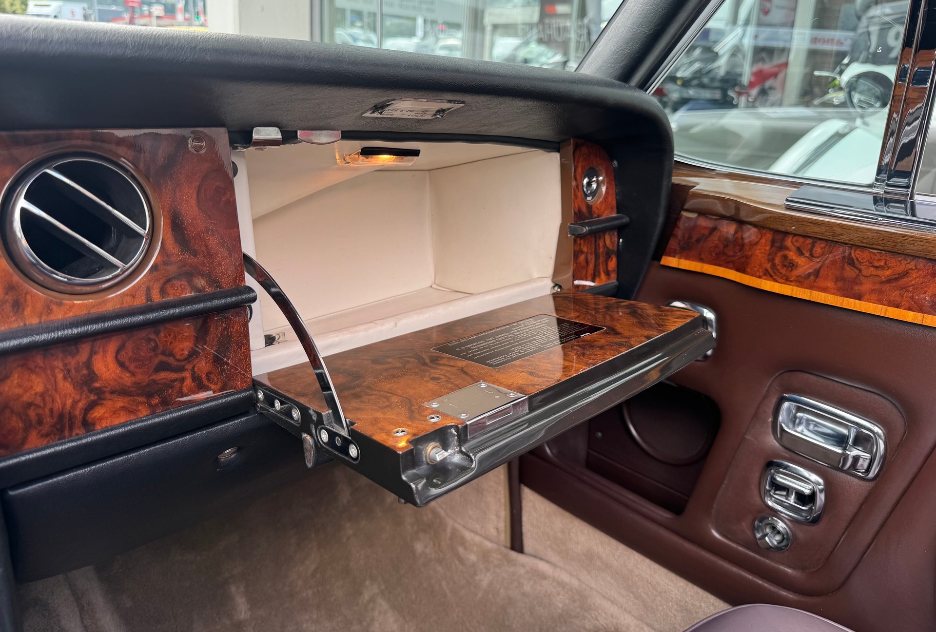 ROLLS-ROYCE Corniche Cabrio-image-25