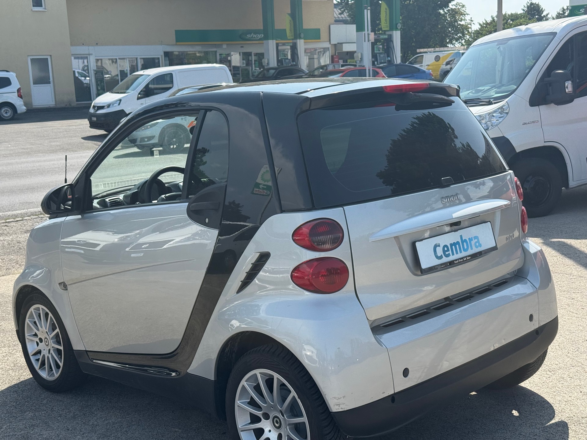SMART fortwo black & white limited mhd softouch-image-14