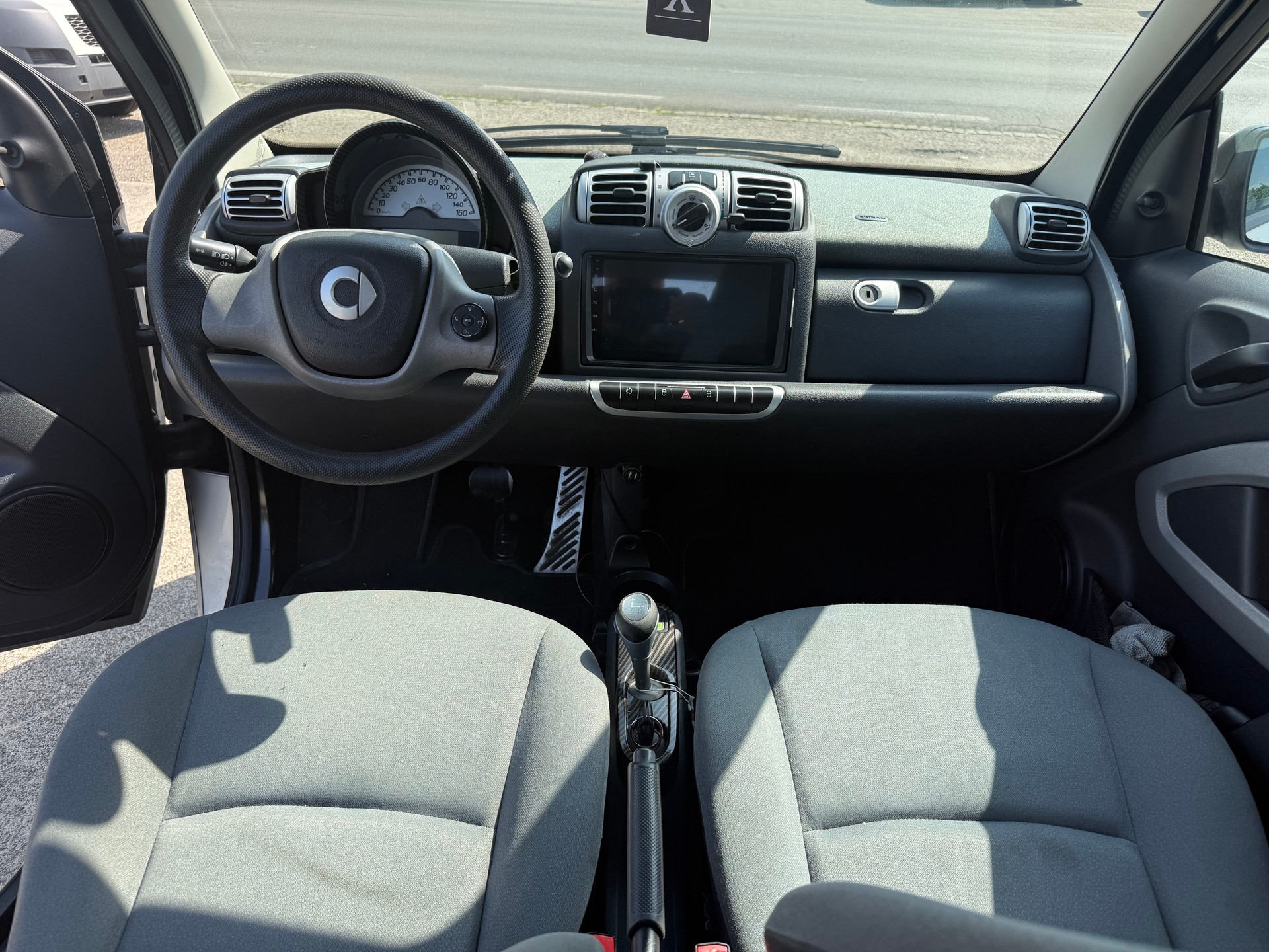 SMART fortwo black & white limited mhd softouch-image-6