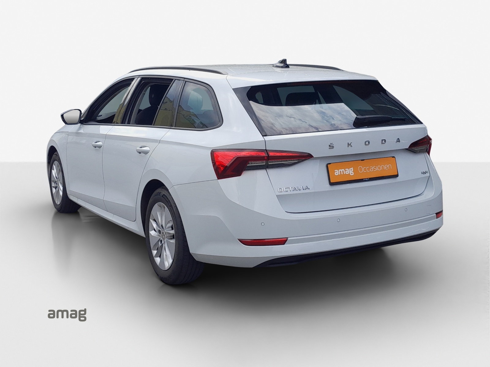 SKODA Octavia Combi 2.0 TDI DSG Ambition 4x4-image-2