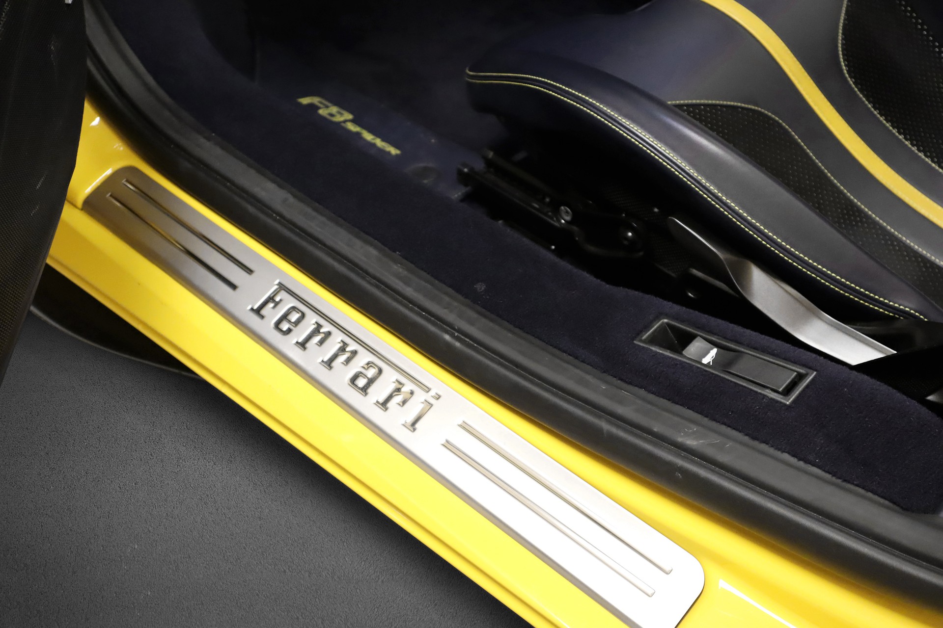 FERRARI F8 Spider-image-17