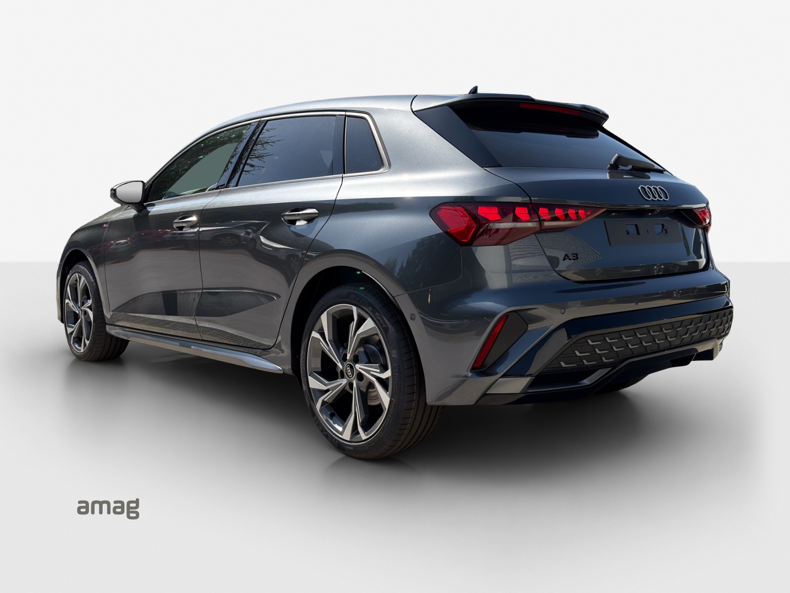 AUDI A3 Sportback TFSI 110 kW S line Attraction S tronic-image-2