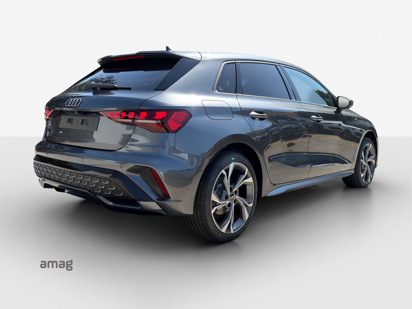 AUDI A3 Sportback TFSI 110 kW S line Attraction S tronic-image-4
