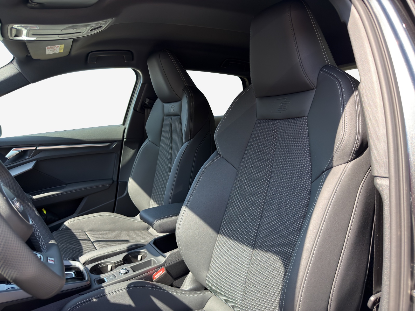 AUDI A3 Sportback TFSI 110 kW S line Attraction S tronic-image-14