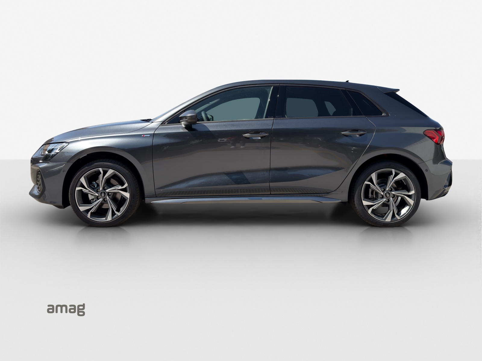 AUDI A3 Sportback TFSI 110 kW S line Attraction S tronic-image-1
