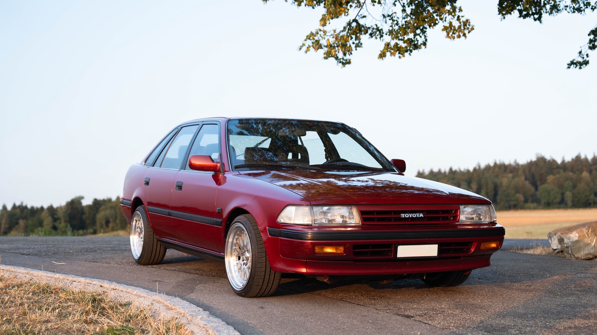 TOYOTA Carina 2000 GLi-image-1