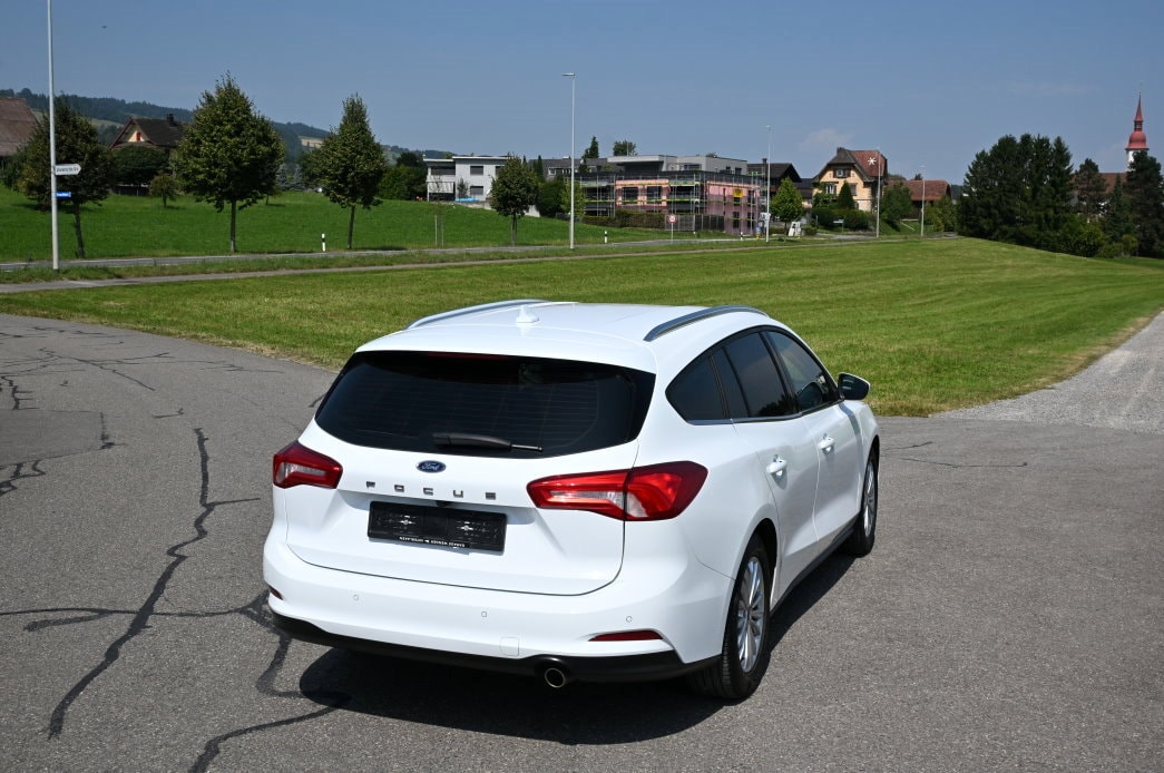 FORD Focus 1.5 TDCi Titanium Automatic-image-2