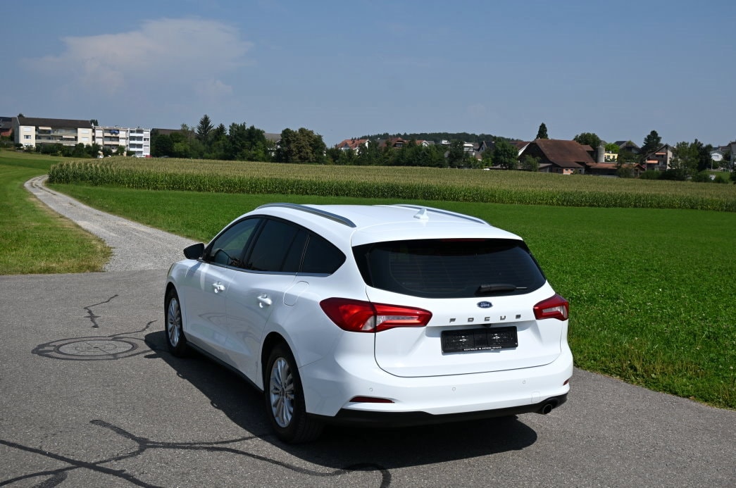 FORD Focus 1.5 TDCi Titanium Automatic-image-3