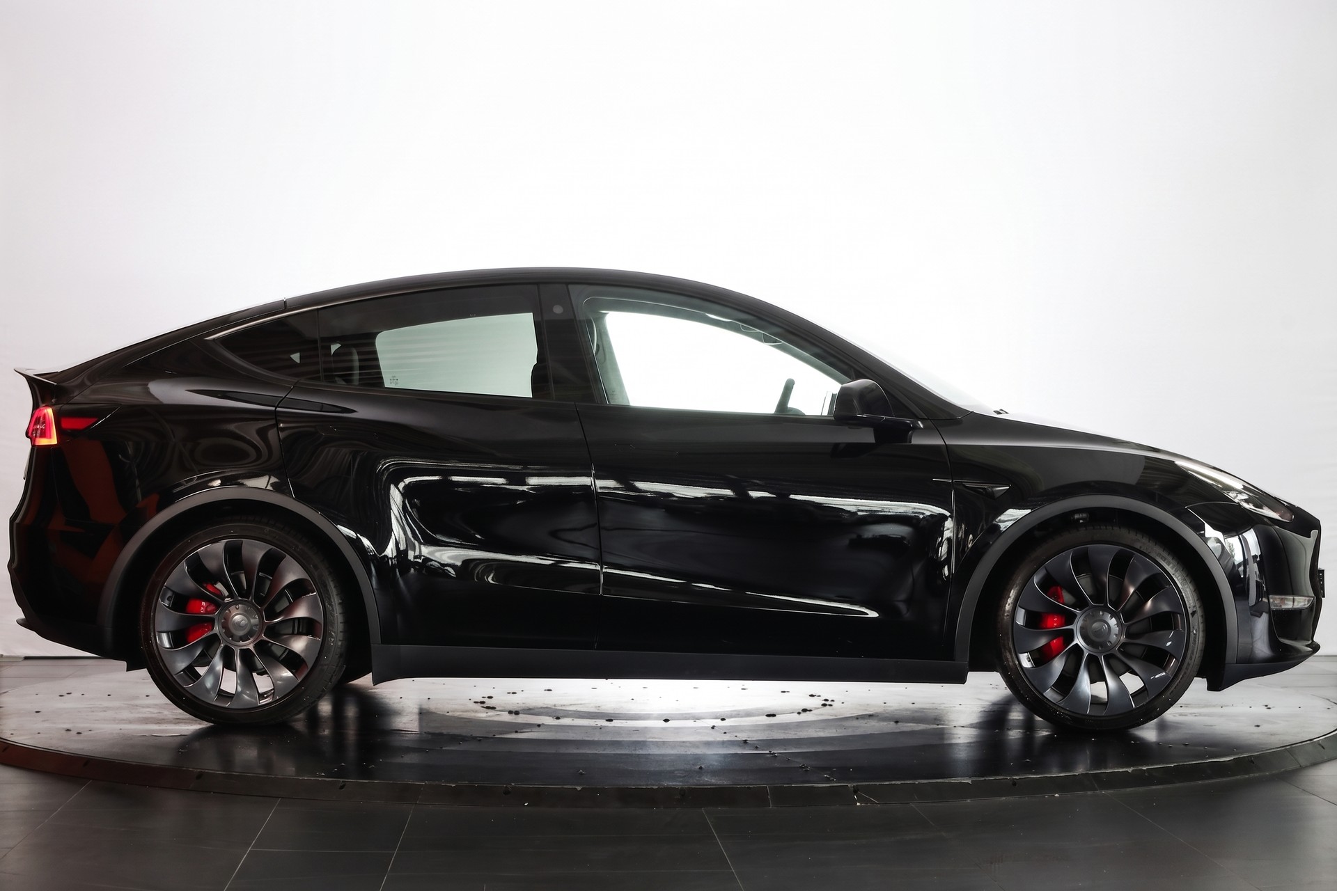 TESLA Model Y Performance-image-4