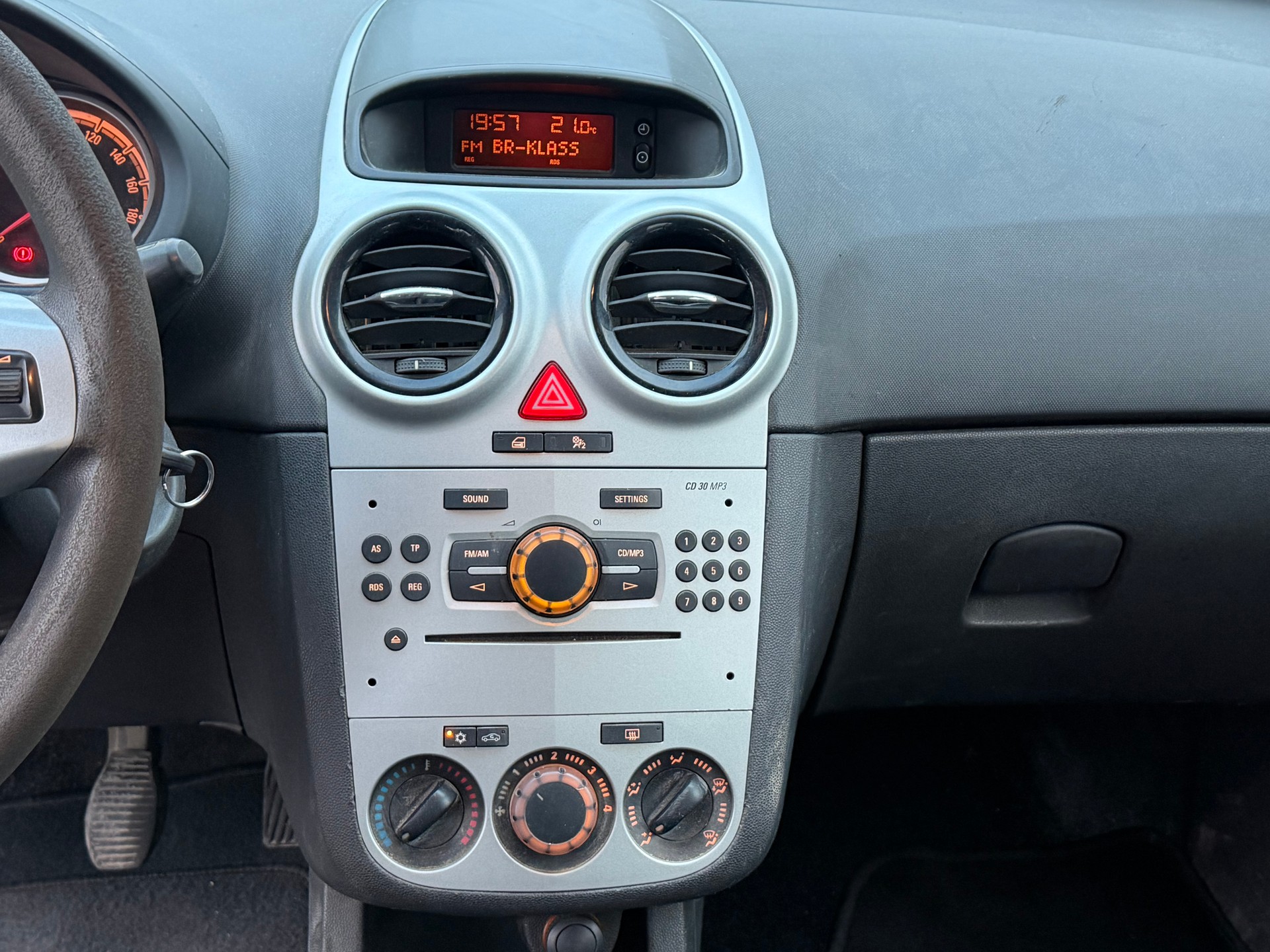 OPEL Corsa 1.2 TP-image-14