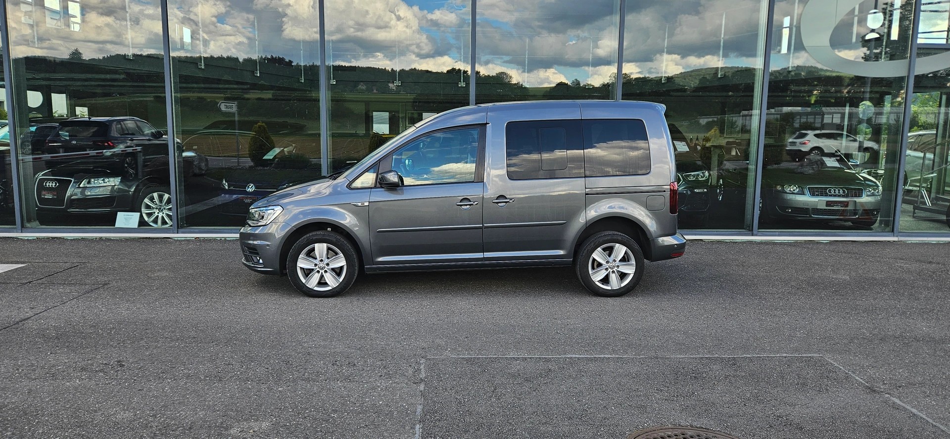 VW Caddy 2.0 TDI Trendline 4Motion DSG-image-0