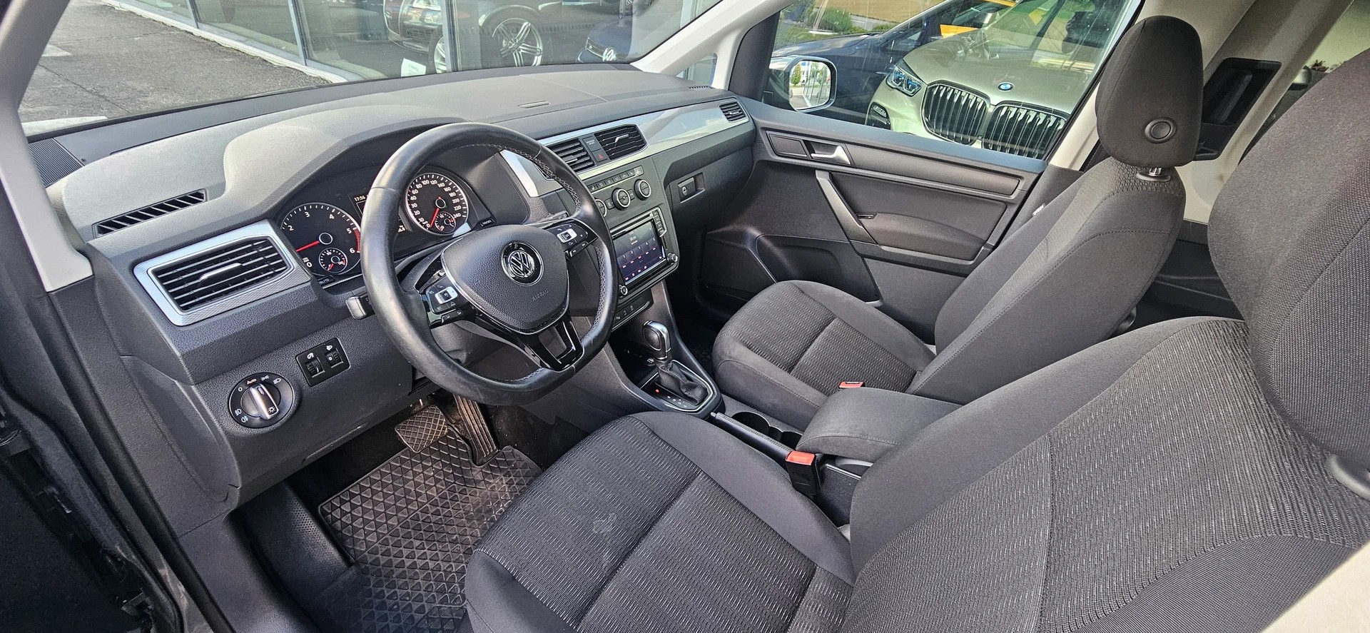 VW Caddy 2.0 TDI Trendline 4Motion DSG-image-7