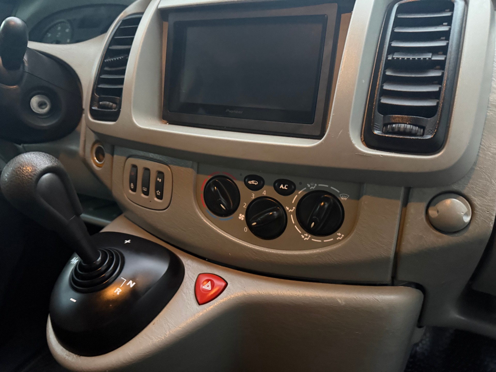 OPEL Vivaro 2.5 CDTI 2.7t-image-8