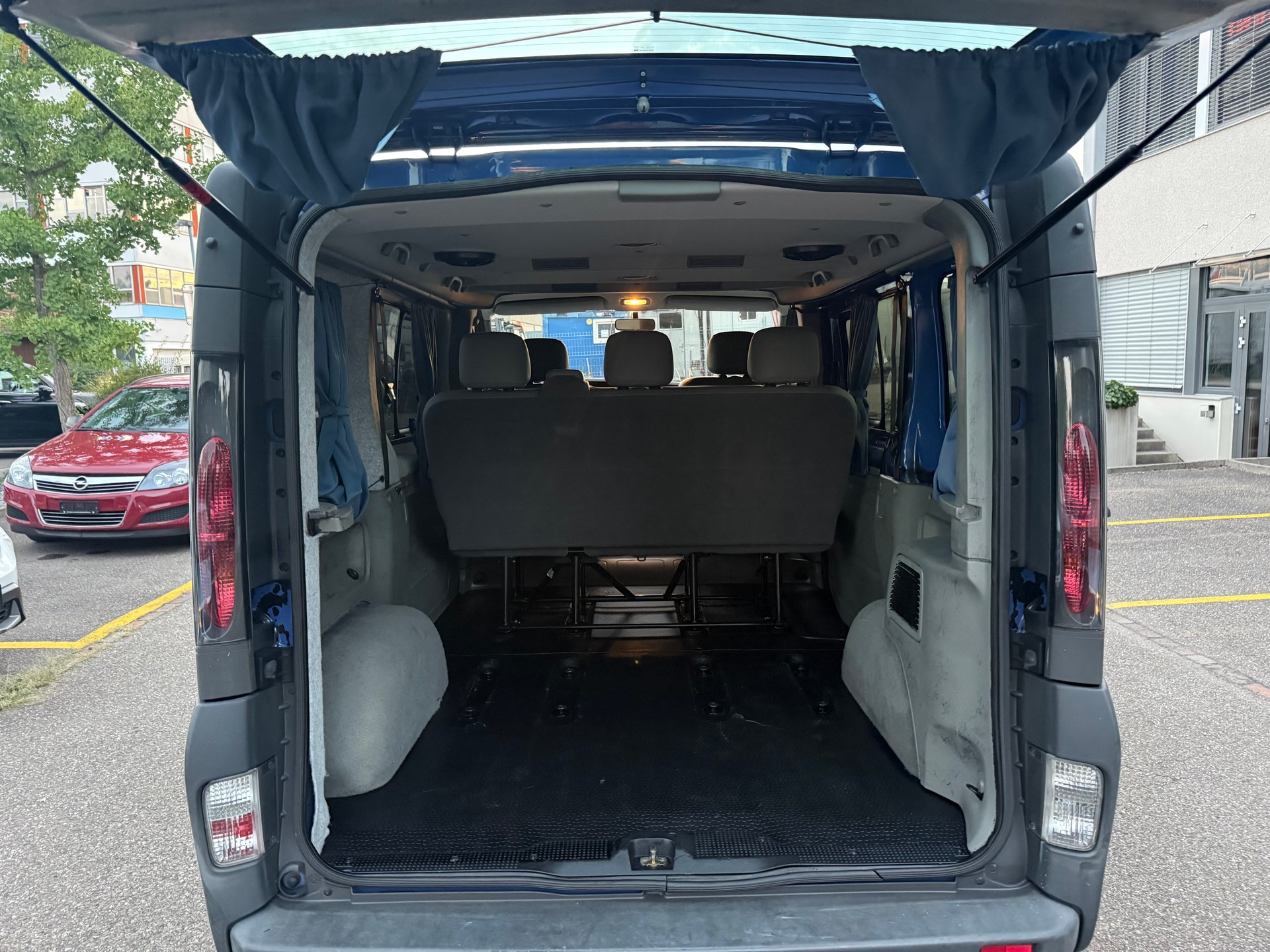 OPEL Vivaro 2.5 CDTI 2.7t-image-10