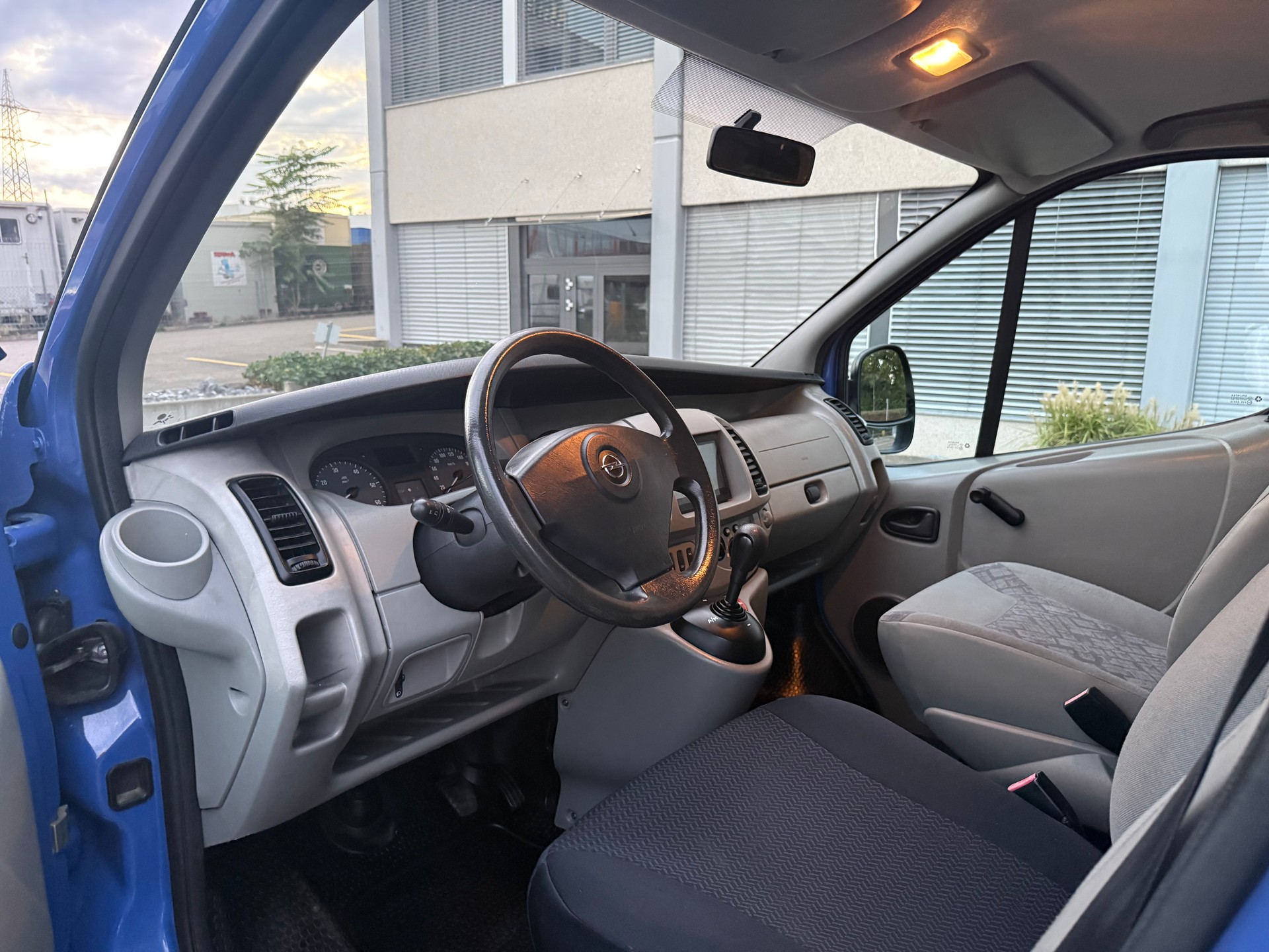OPEL Vivaro 2.5 CDTI 2.7t-image-6