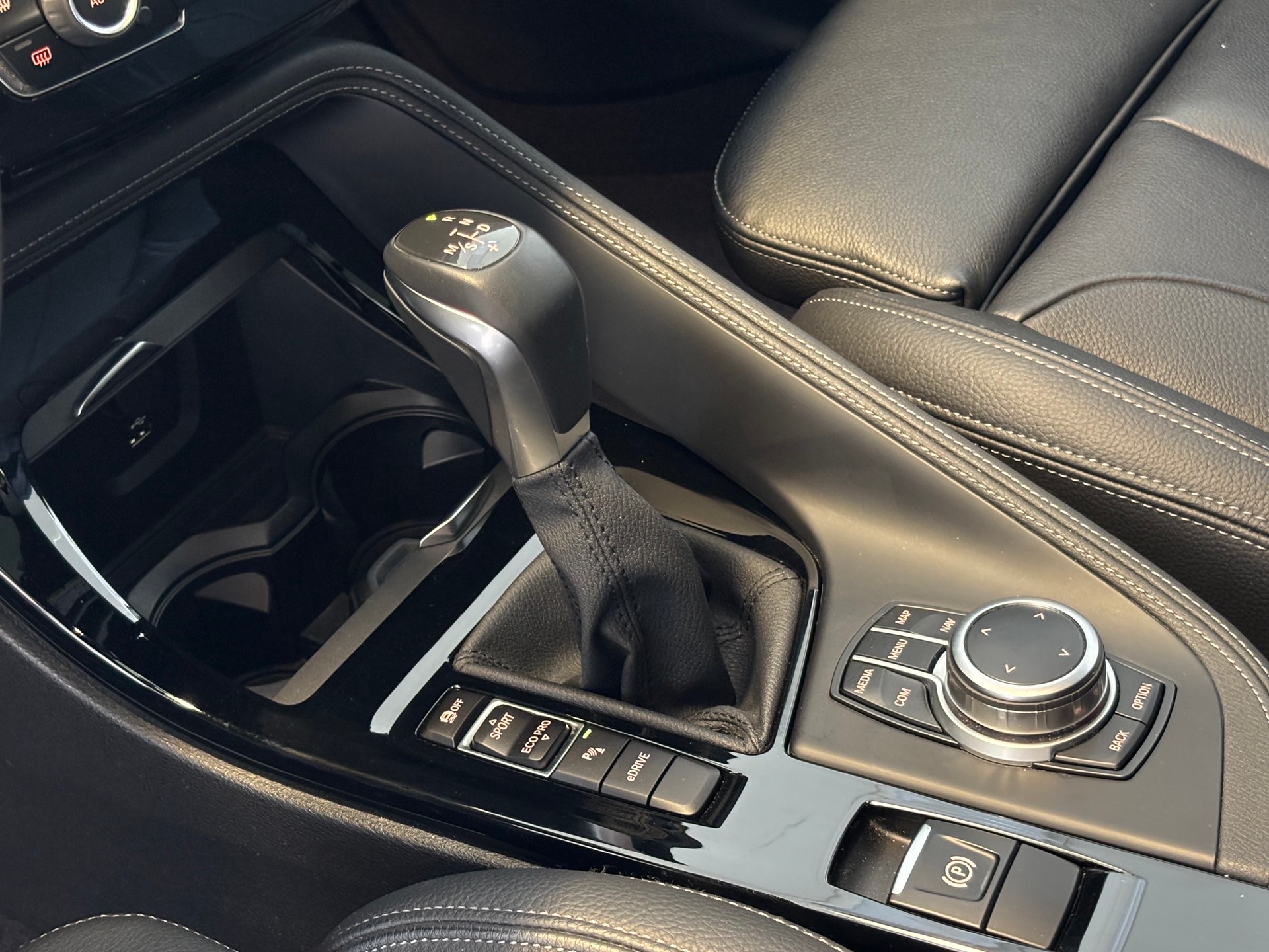 BMW X1 xDrive 25e M Sport Steptronic-image-17