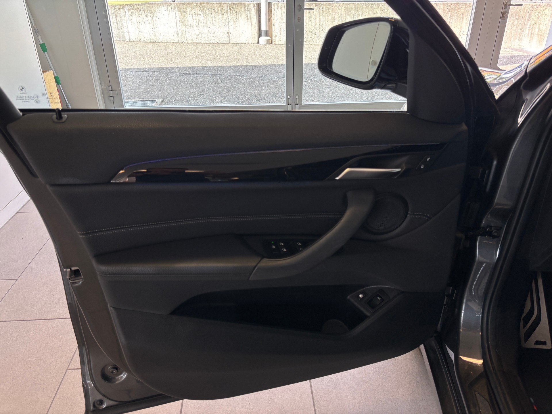 BMW X1 xDrive 25e M Sport Steptronic-image-16