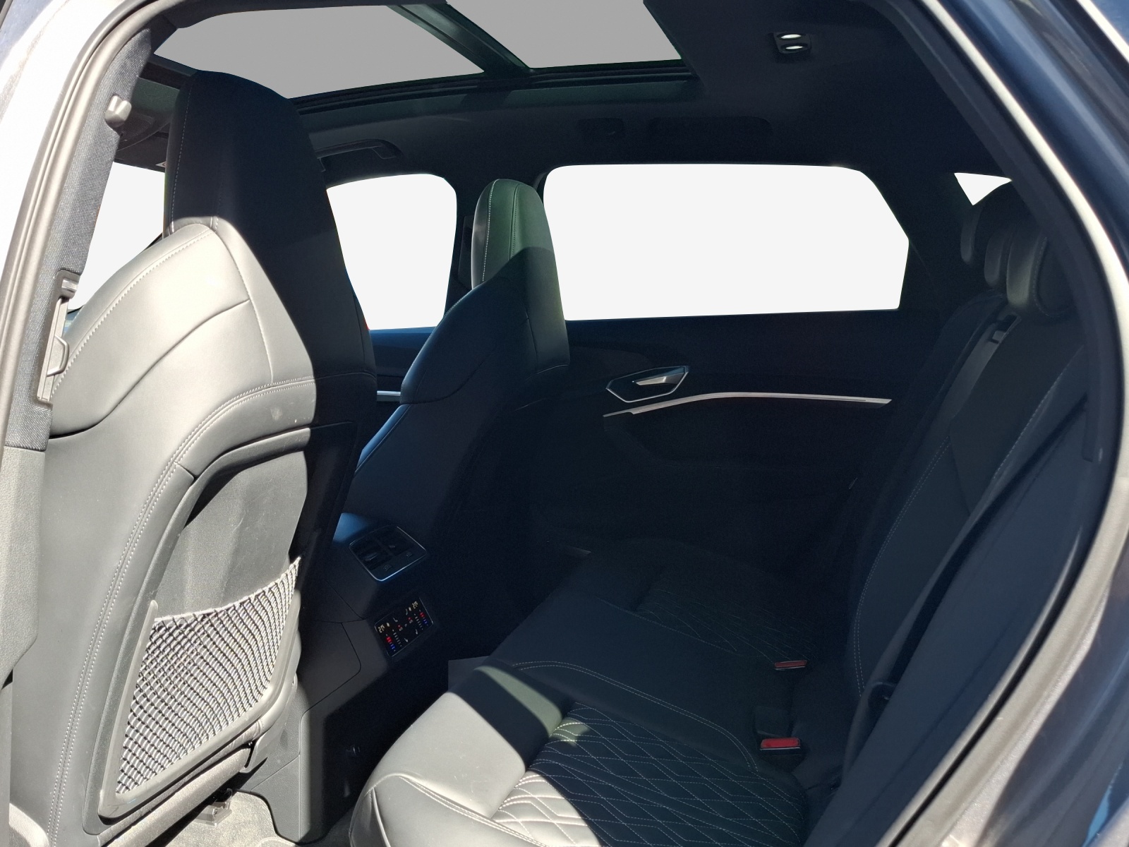 AUDI e-tron 55 Advanced Black Edition quattro-image-12