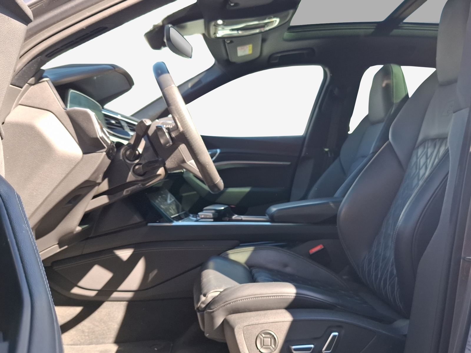 AUDI e-tron 55 Advanced Black Edition quattro-image-8