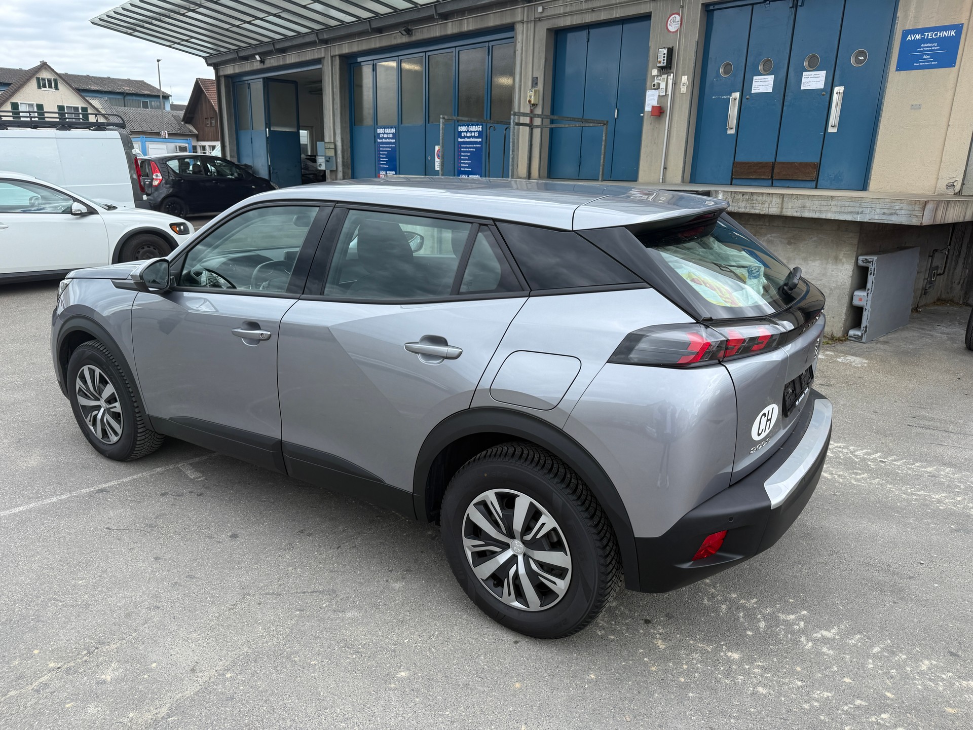 PEUGEOT 2008 1.5 BlueHDi Allure EAT8-image-3