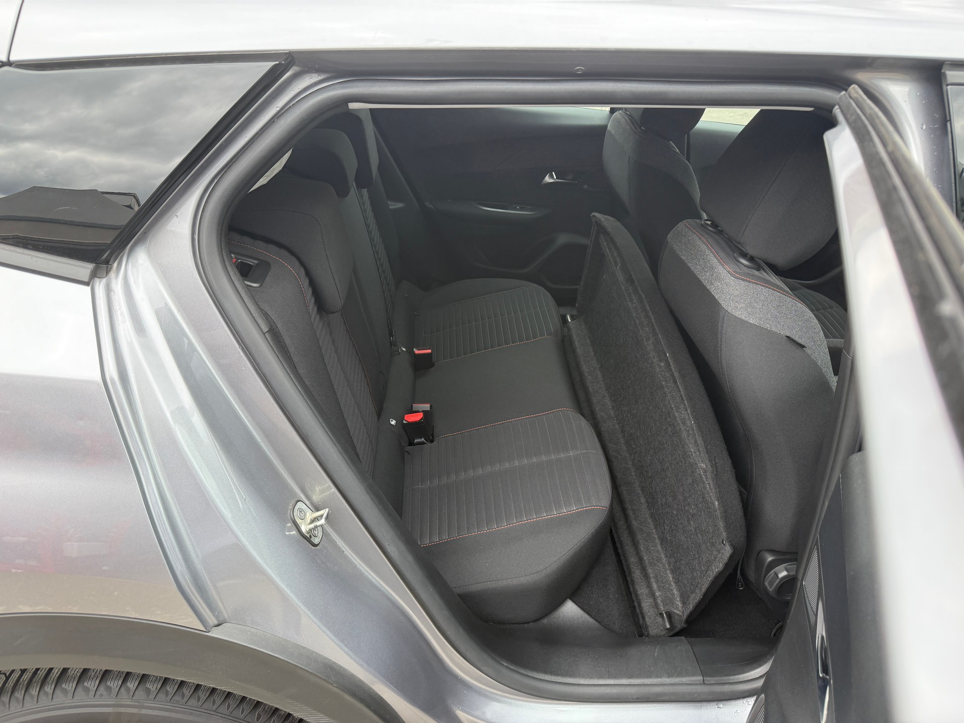 PEUGEOT 2008 1.5 BlueHDi Allure EAT8-image-8