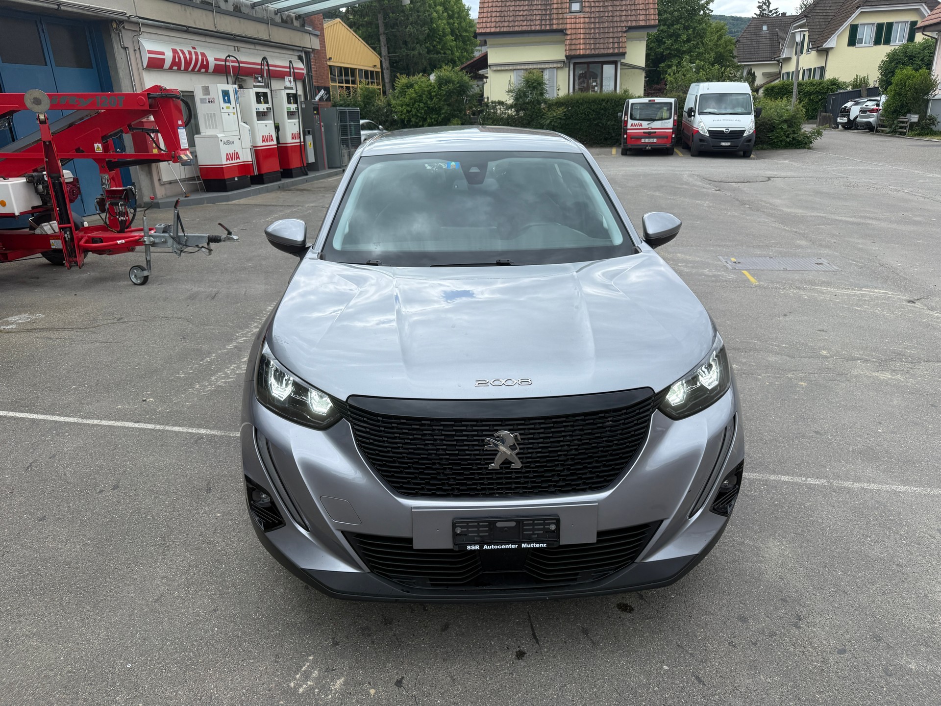 PEUGEOT 2008 1.5 BlueHDi Allure EAT8-image-2