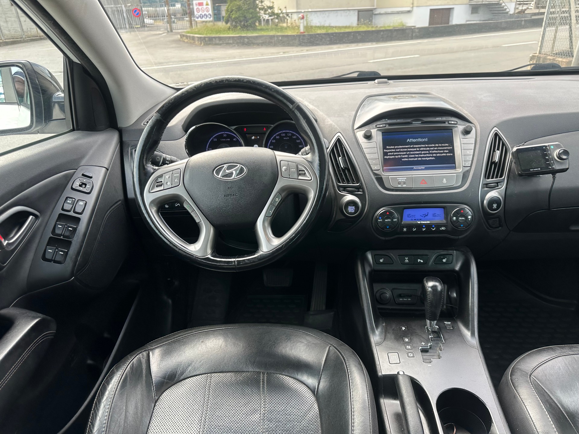 HYUNDAI iX 35 2.0 CRDi Vertex 4WD Automatic-image-12