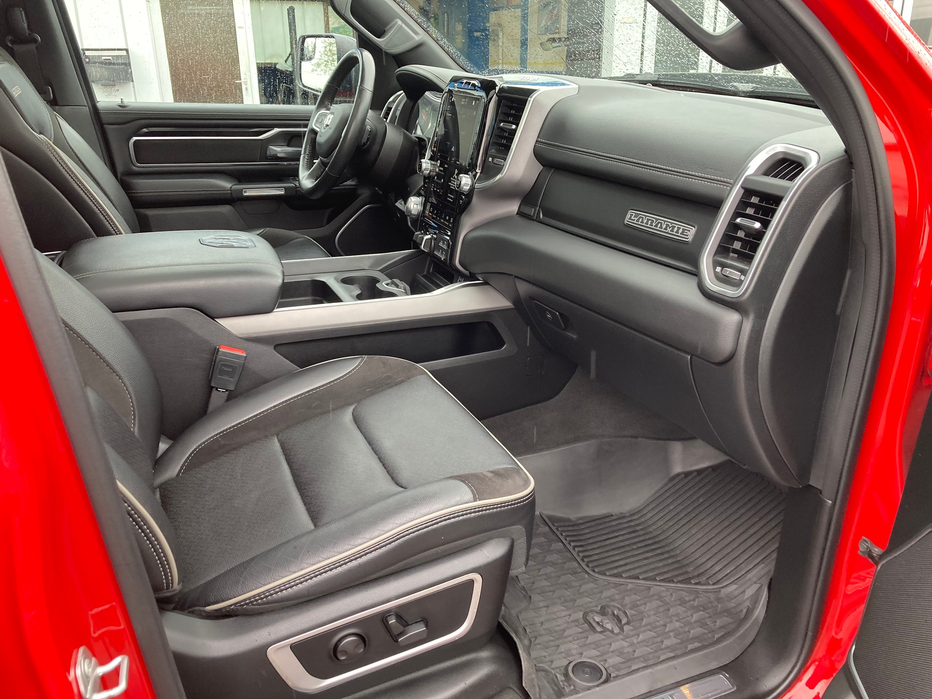 DODGE Ram 1500 5.7 V8 Laramie Sport Crew Cab E-Torque-image-14