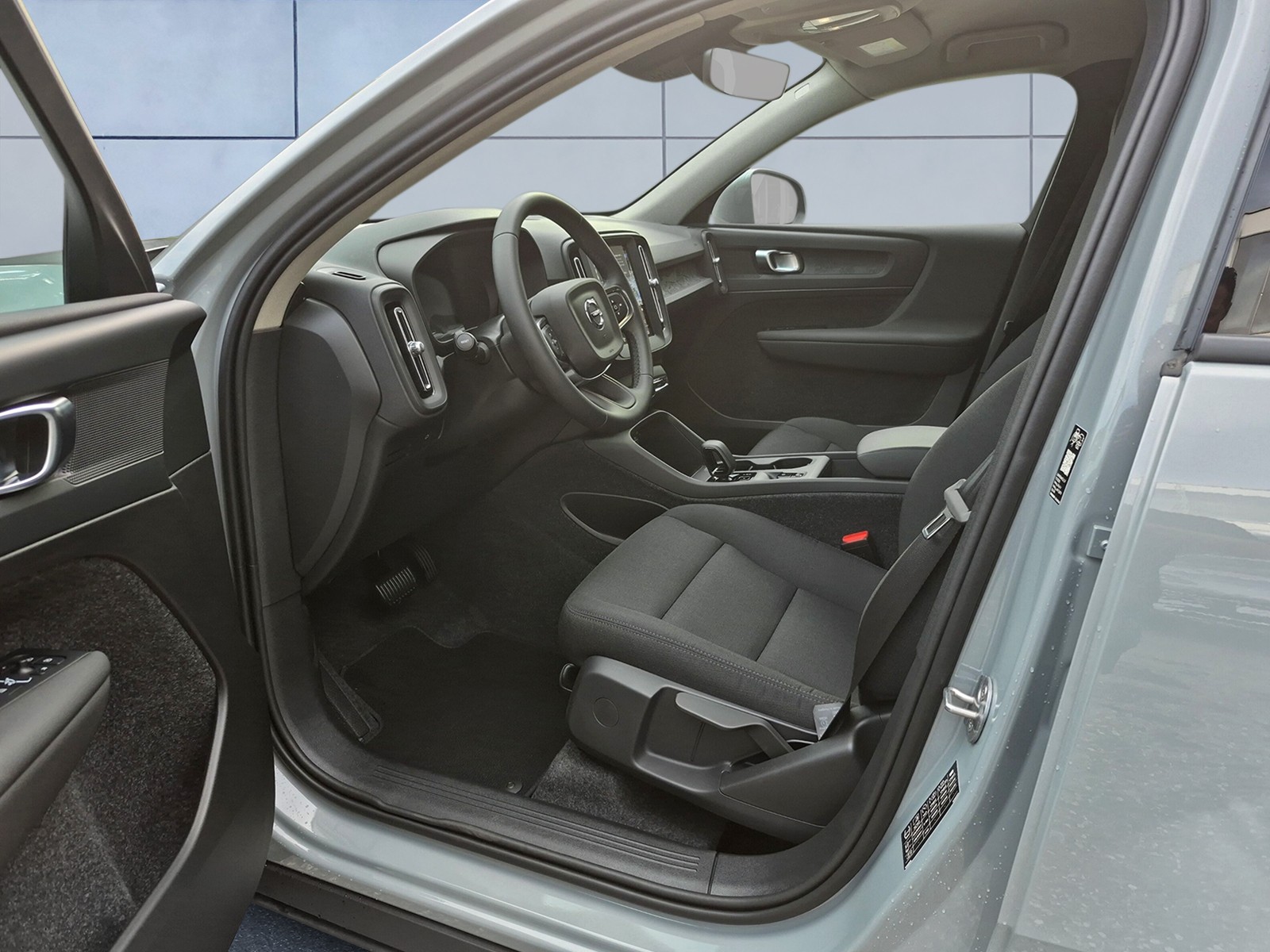 VOLVO XC40 2.0 B3 MH Essential-image-9