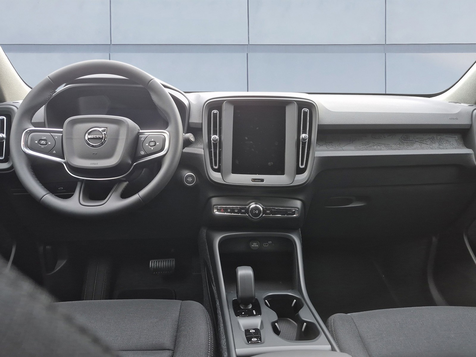 VOLVO XC40 2.0 B3 MH Essential-image-11