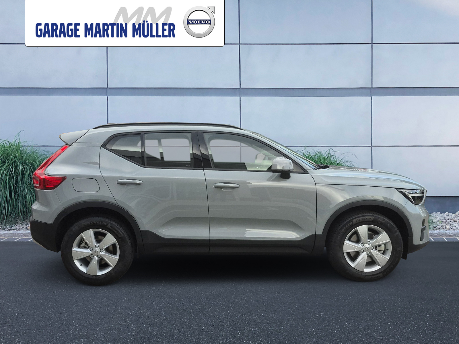 VOLVO XC40 2.0 B3 MH Essential-image-5
