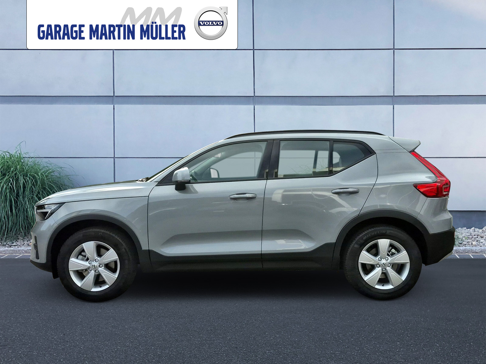 VOLVO XC40 2.0 B3 MH Essential-image-1
