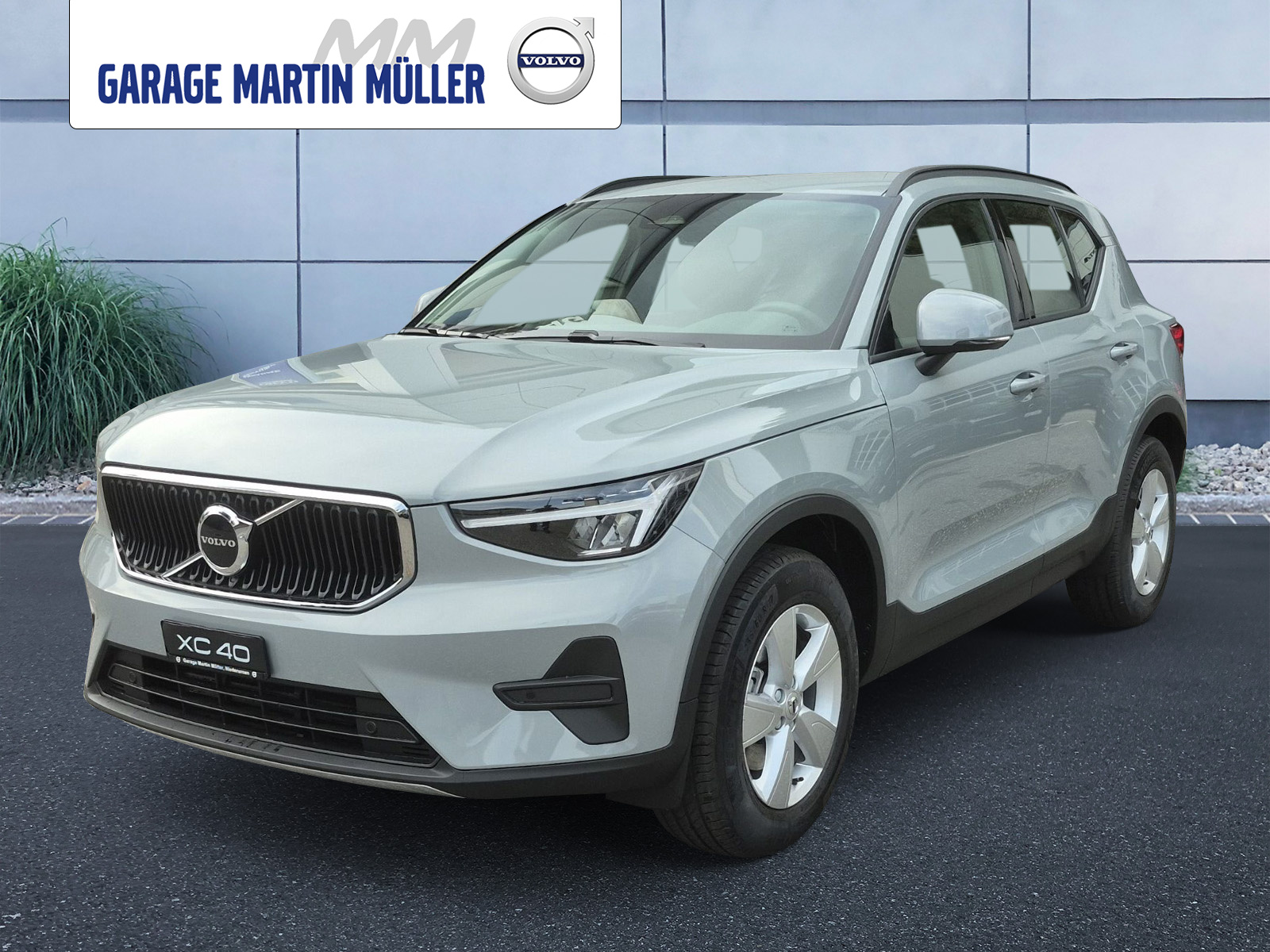 VOLVO XC40 2.0 B3 MH Essential-image-0