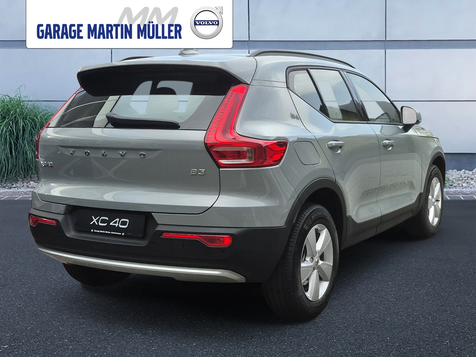 VOLVO XC40 2.0 B3 MH Essential-image-4