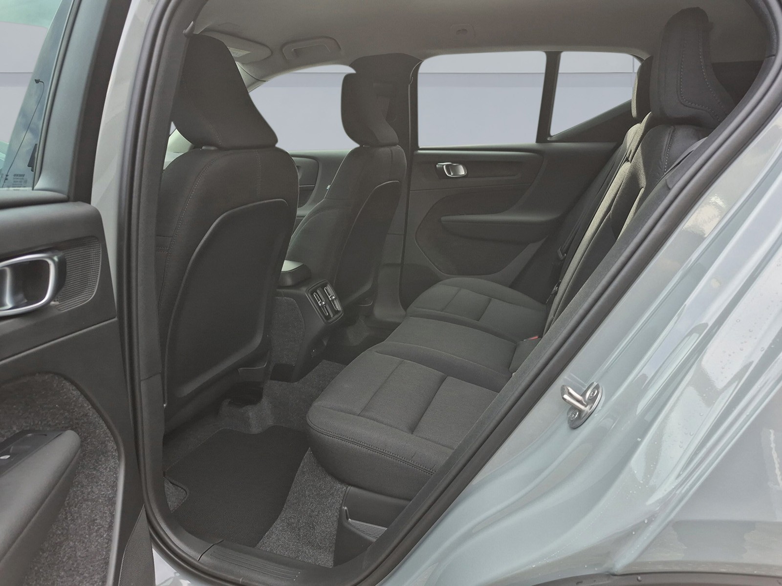 VOLVO XC40 2.0 B3 MH Essential-image-14