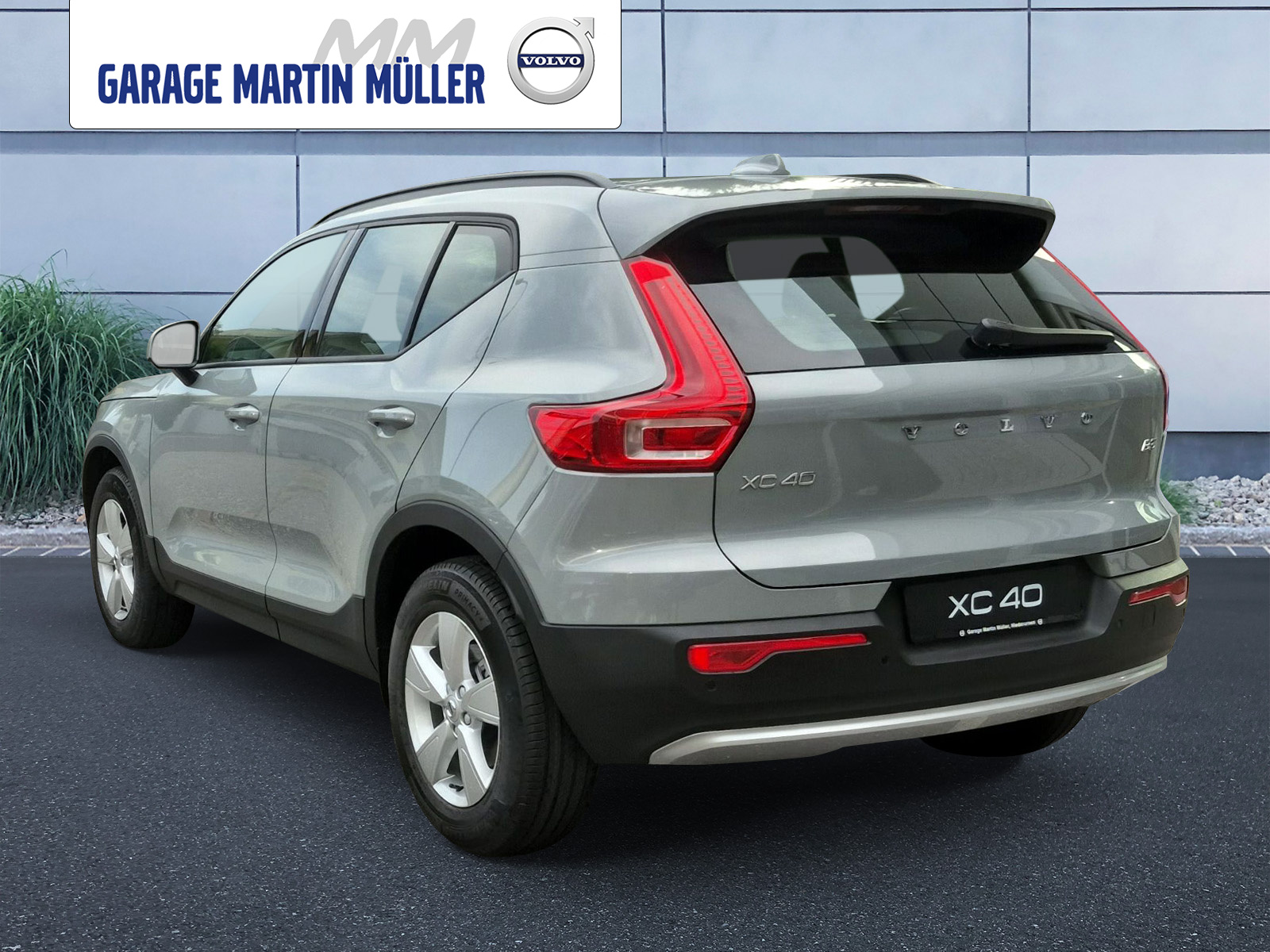 VOLVO XC40 2.0 B3 MH Essential-image-2