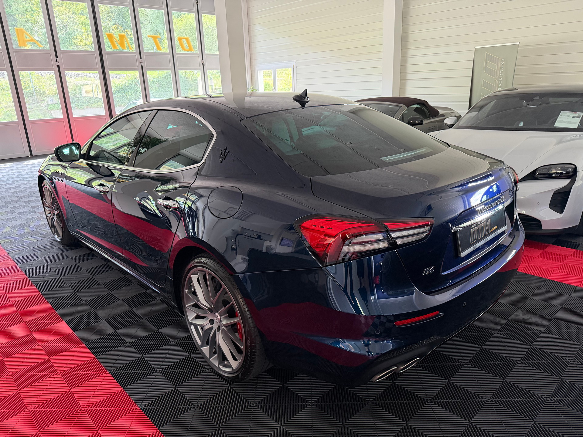 MASERATI Ghibli S Q4 3.0 Modena-image-3