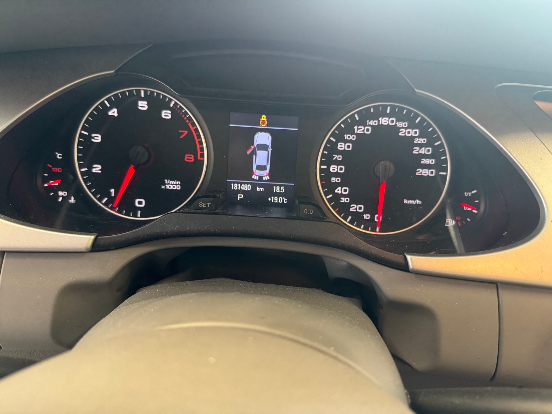 AUDI A4 Limousine 3.2 FSI quattro tiptronic-image-8