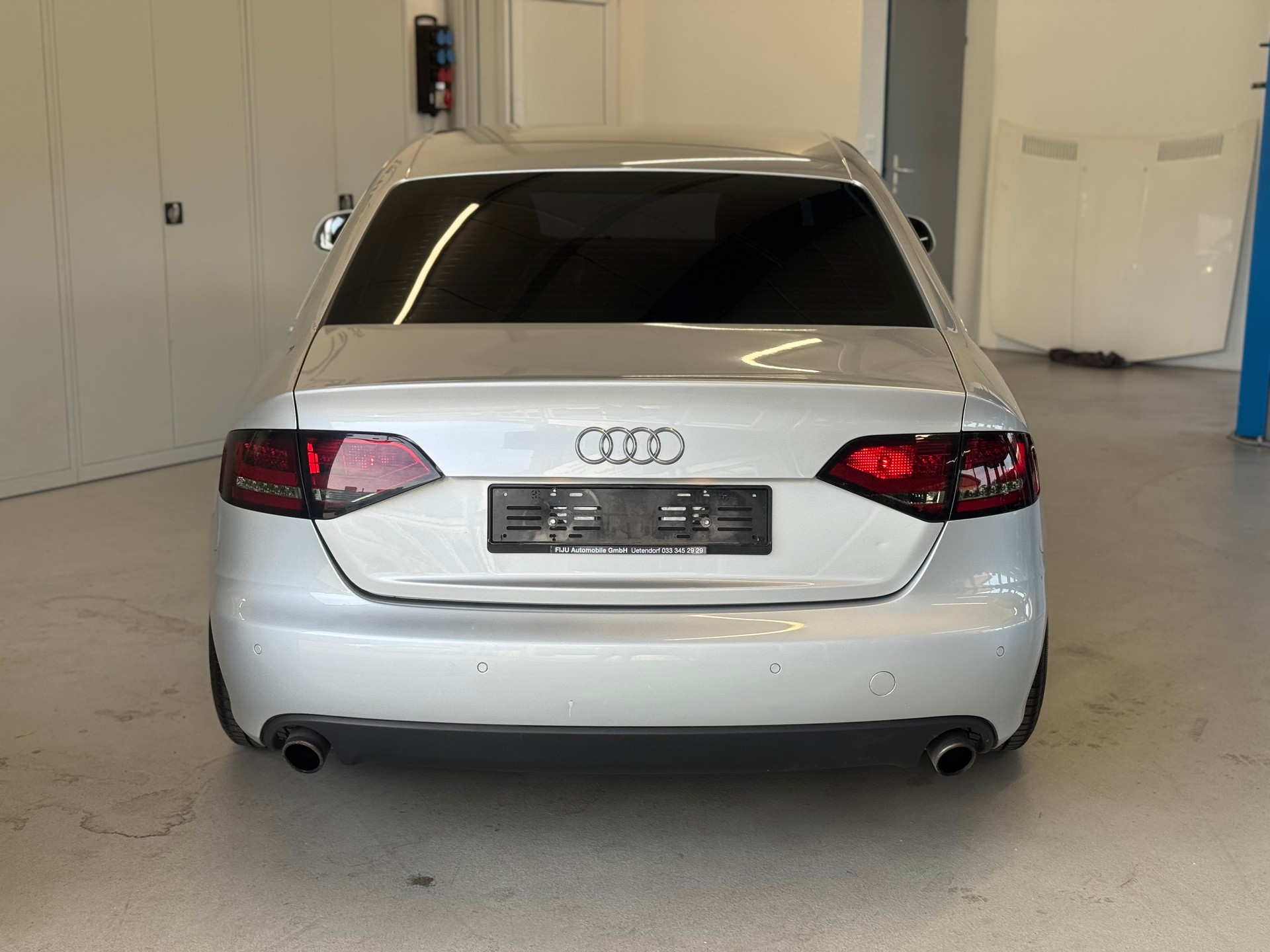 AUDI A4 Limousine 3.2 FSI quattro tiptronic-image-4