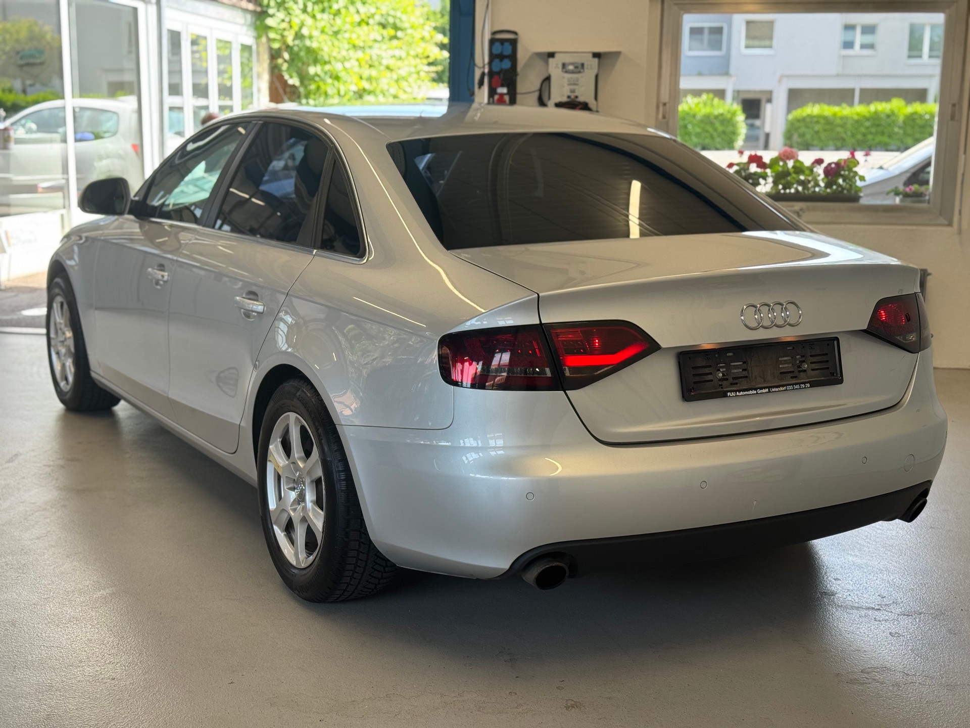 AUDI A4 Limousine 3.2 FSI quattro tiptronic-image-5