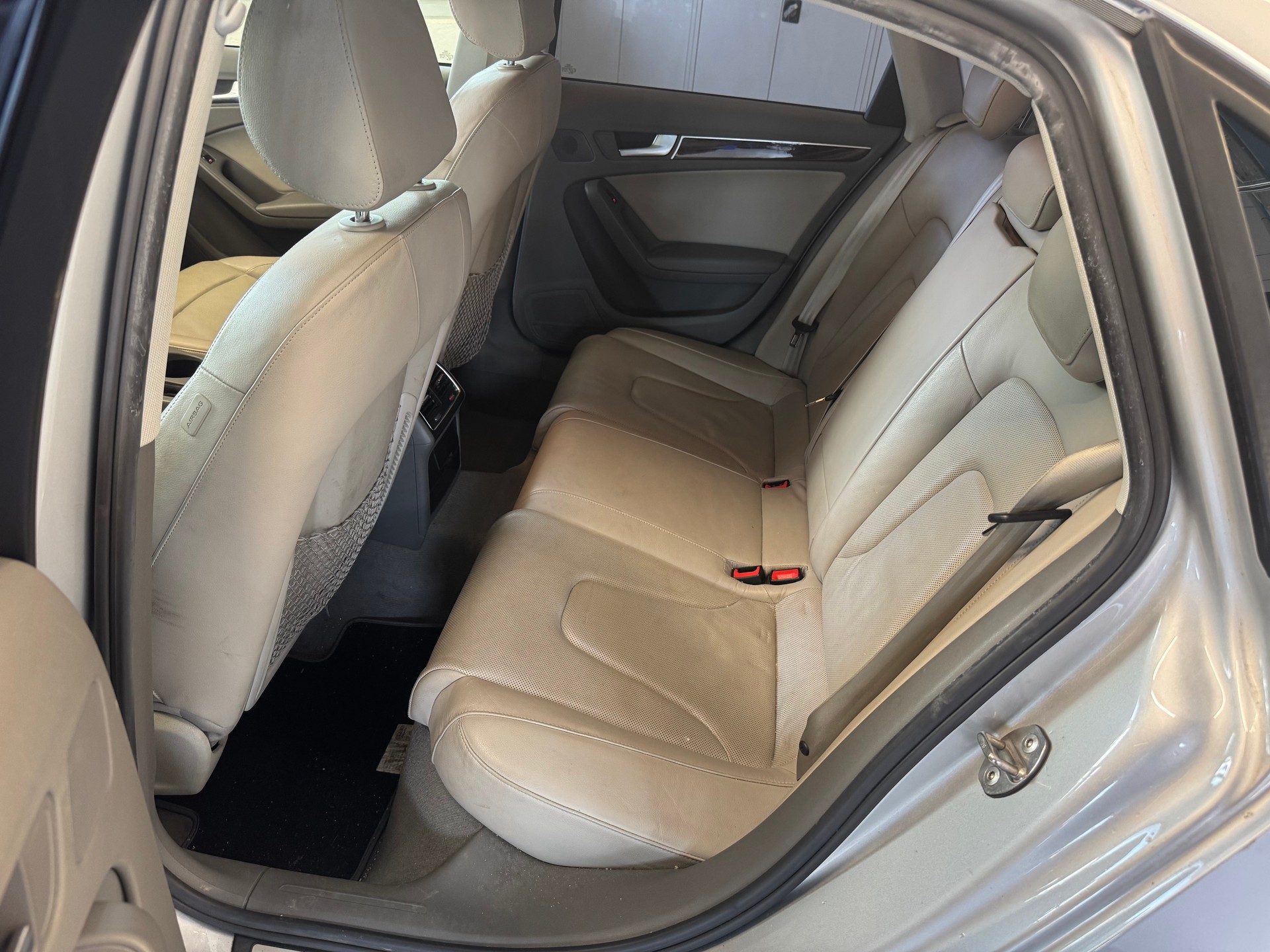 AUDI A4 Limousine 3.2 FSI quattro tiptronic-image-12
