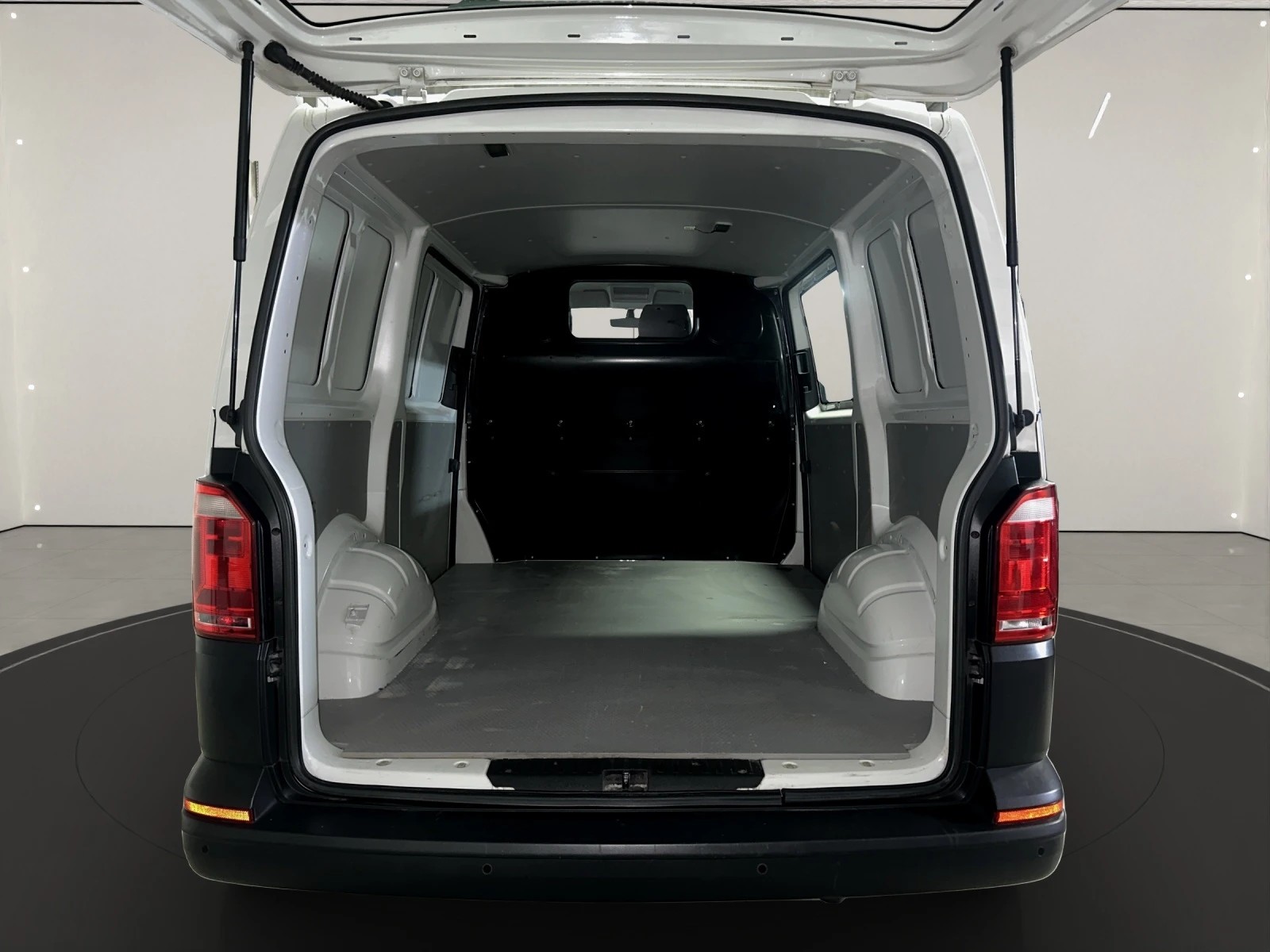 VW T6 2.0 TDI DSG ( Mit AHK )-image-8