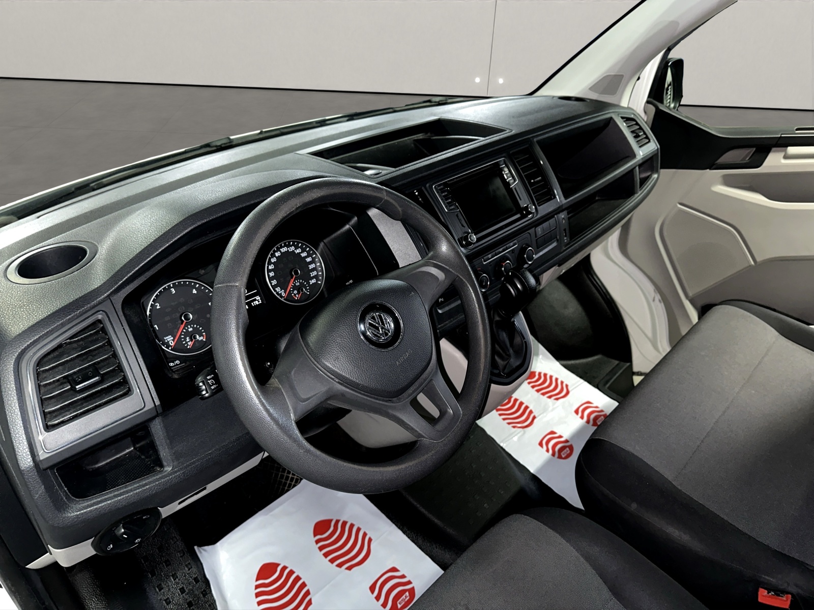 VW T6 2.0 TDI DSG ( Mit AHK )-image-10
