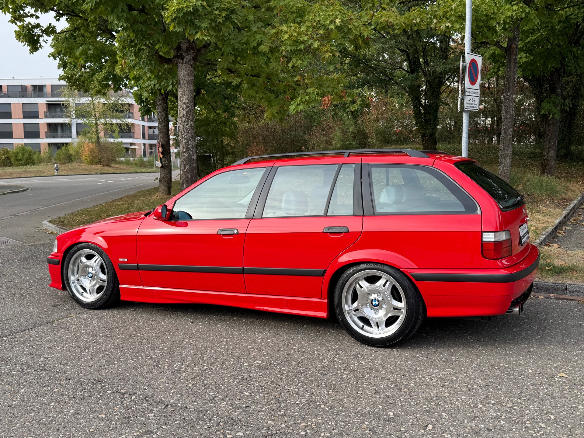BMW 323i Touring-image-8